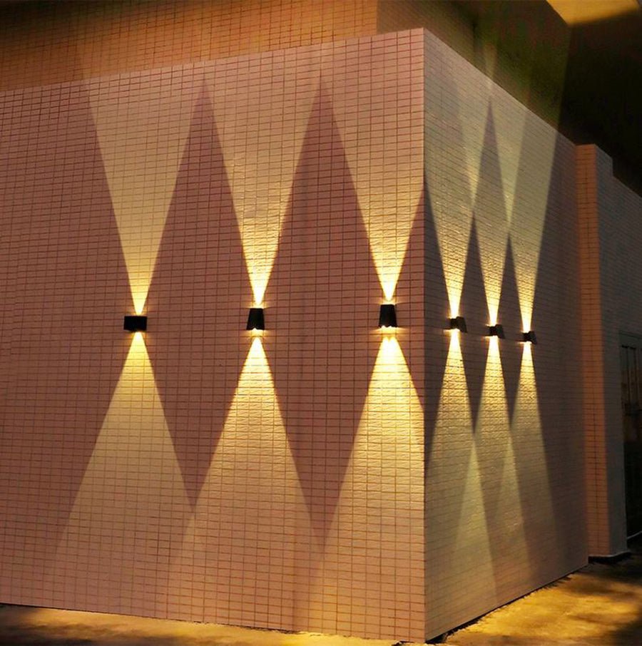 Zewnętrzna kinkietowa lampa solarna LED