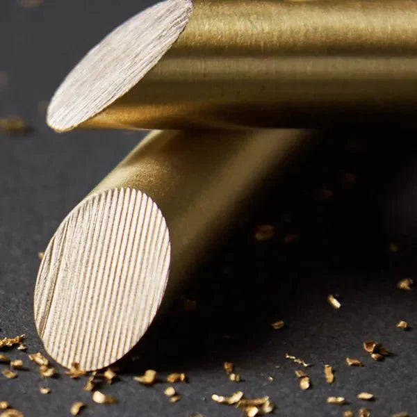 Luksusowy żyrandol wiszący z kulistymi kloszami