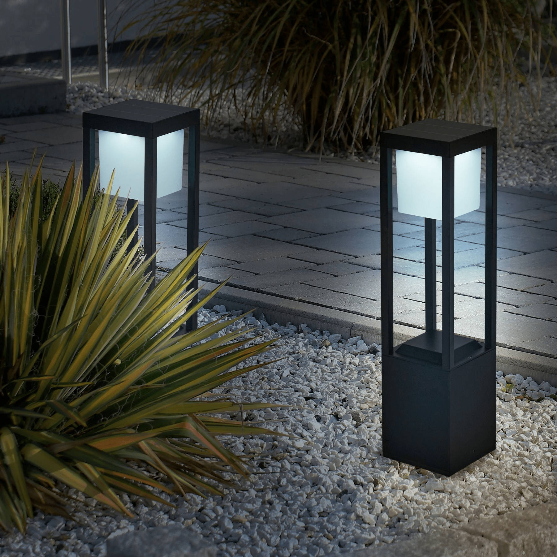 Lampa ogrodowa solarna LED Nimbus Cube 60 cm