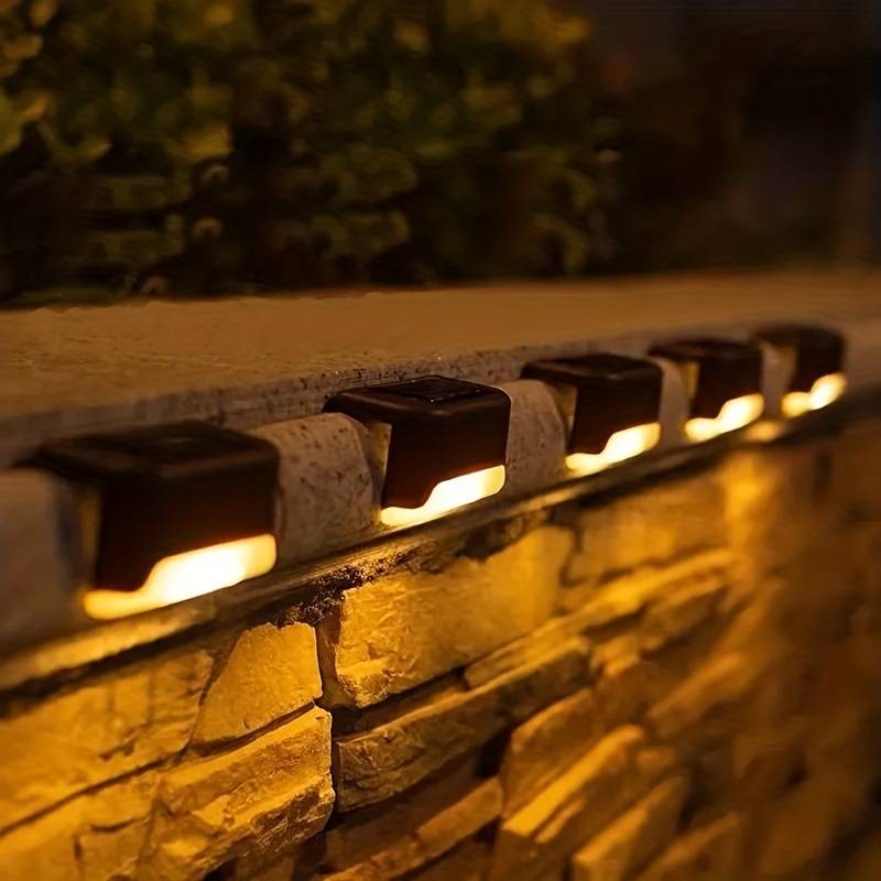 Solarna lampa LED na balustradę i ścianę z czujnikiem zmierzchu