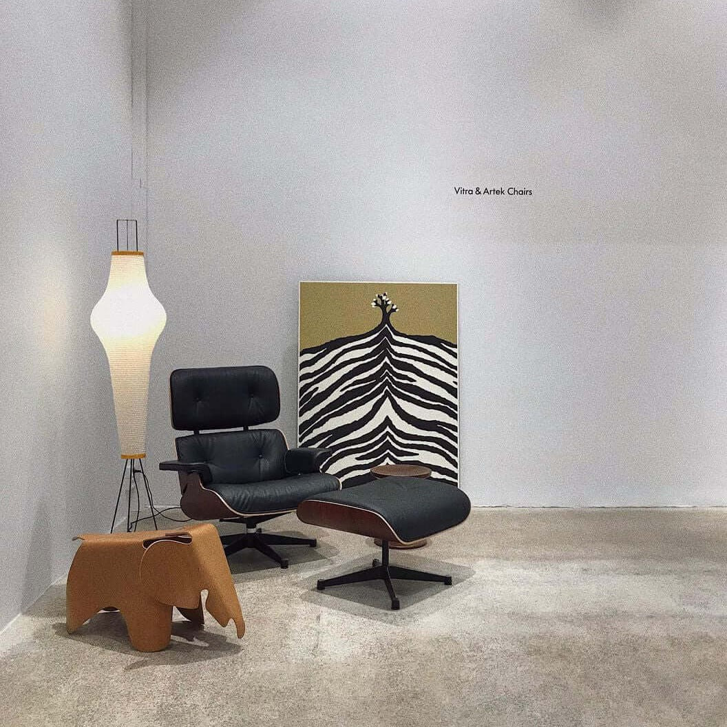 Lampa podłogowa z papieru ryżowego na trójnogu