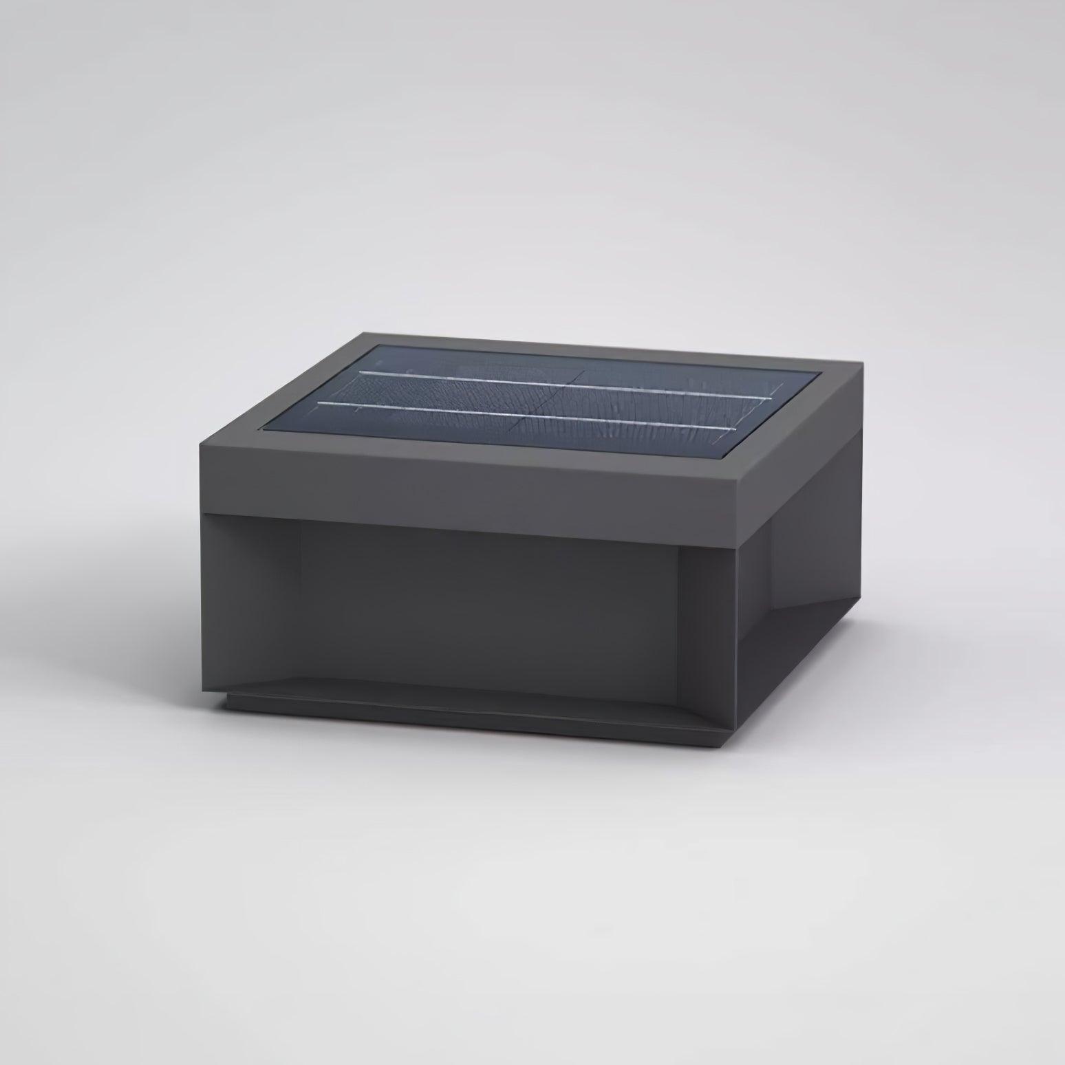 Zewnętrzna lampa solarna LED w formie czarnego prostopadłościanu