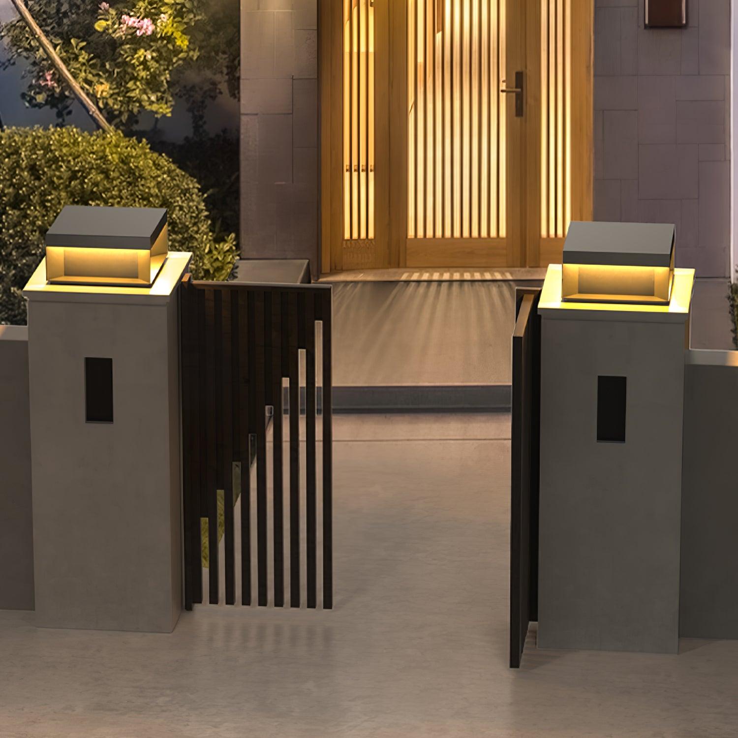 Zewnętrzna lampa solarna LED w formie czarnego prostopadłościanu