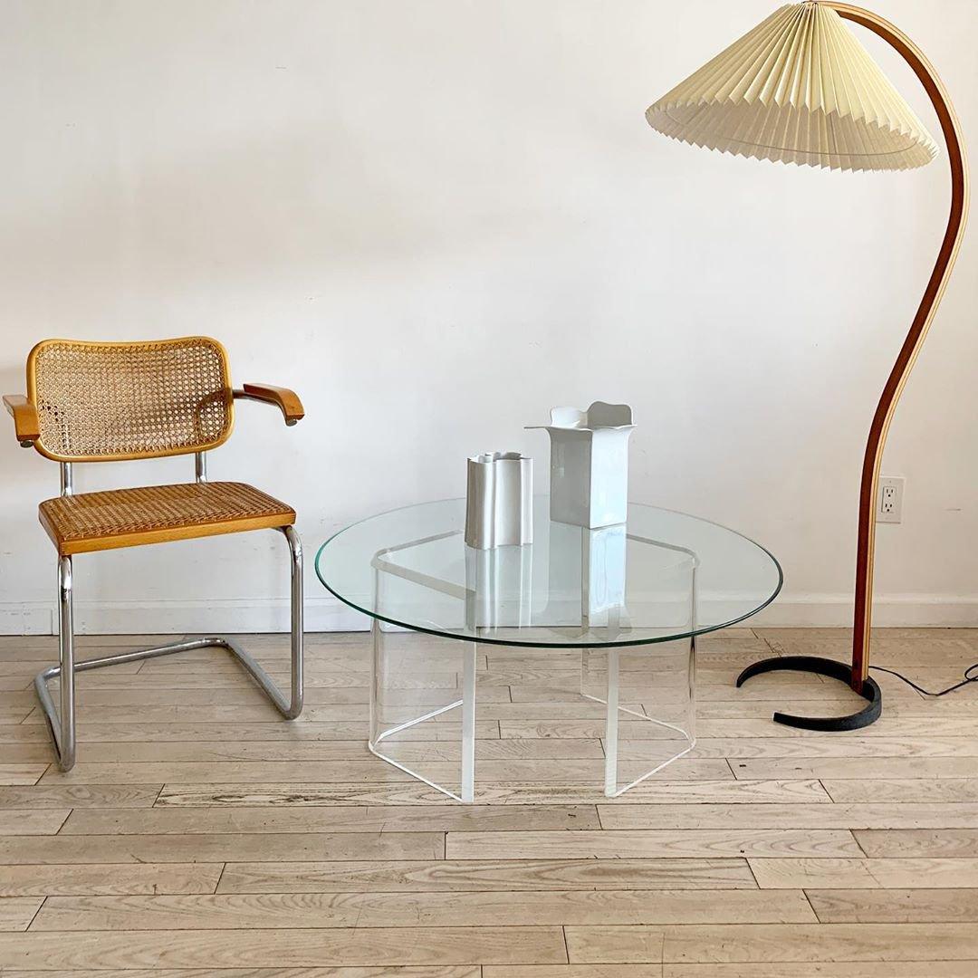 Skandynawska lampa podłogowa z drewnianym stelażem