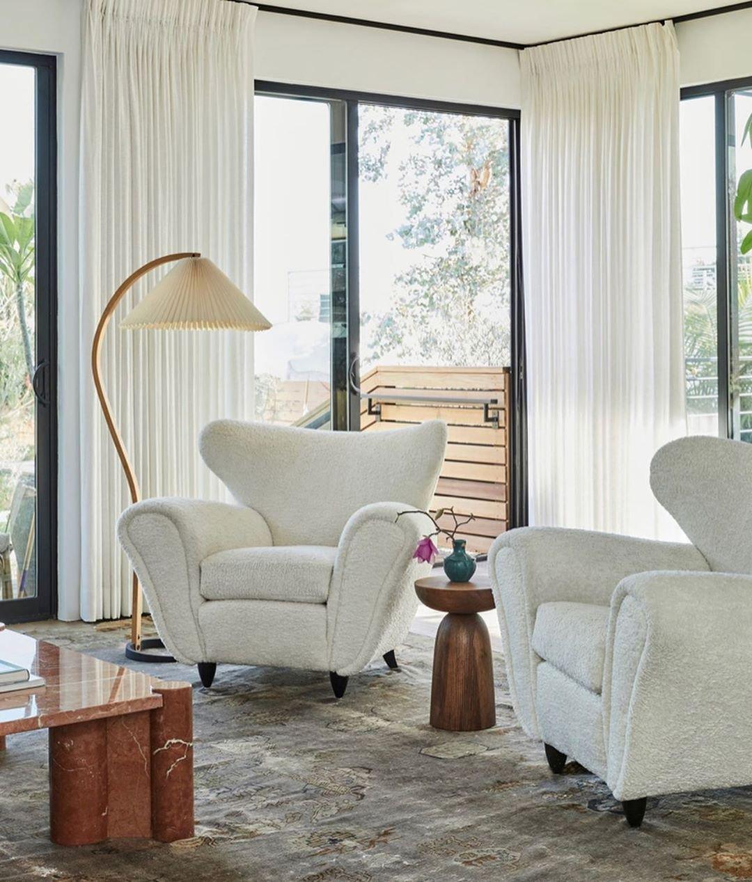 Skandynawska lampa podłogowa z drewnianym stelażem