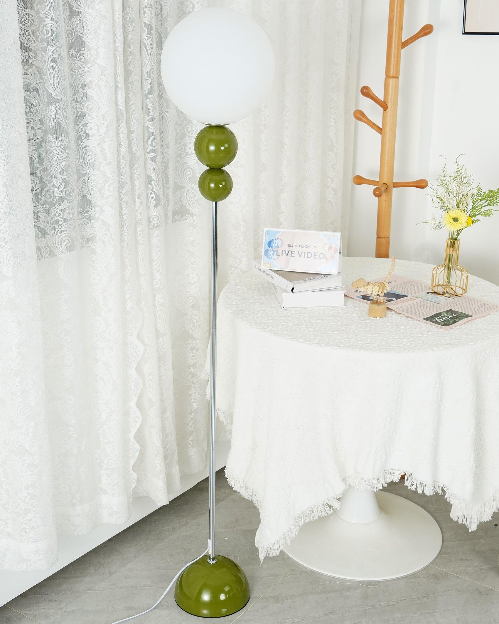 Lampa podłogowa z kulistym kloszem Clavel