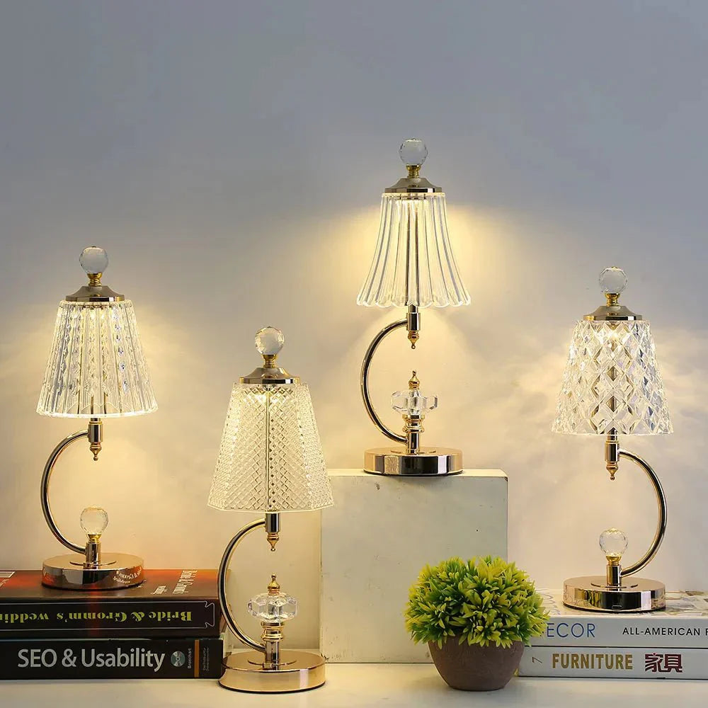 Złota kryształowa lampa stołowa LED