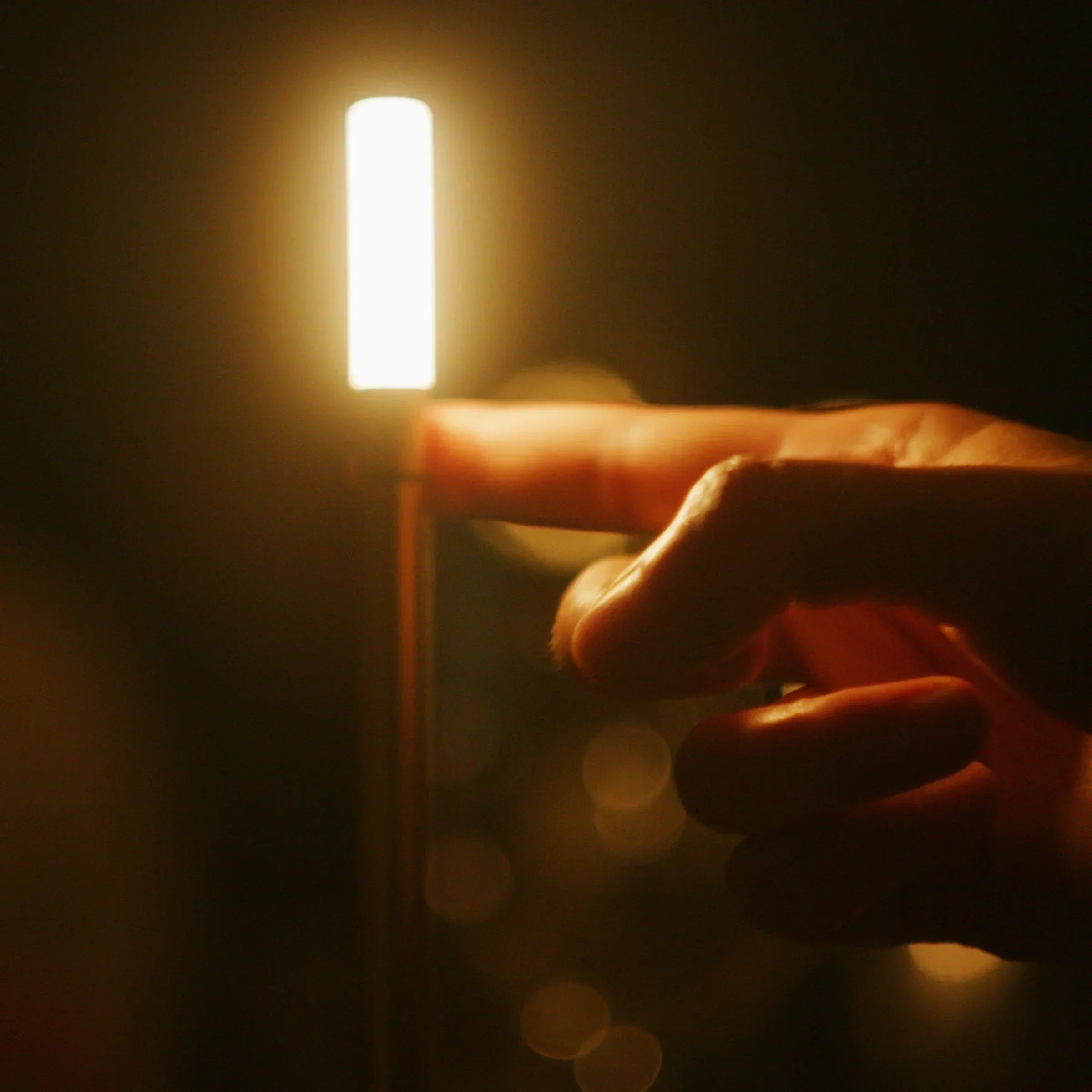 Lampa stołowa LED Giavi w formie świecy