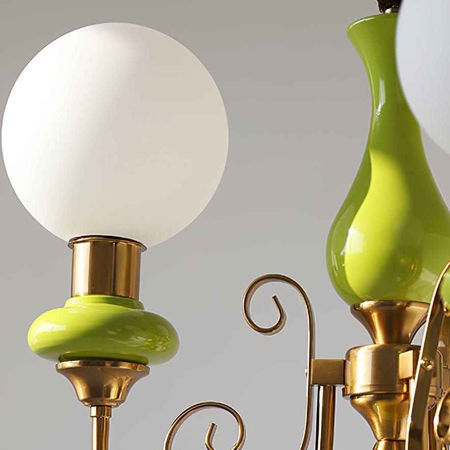 Klasyczny żyrandol z 5 kloszami w zielono‑złotym wykończeniu