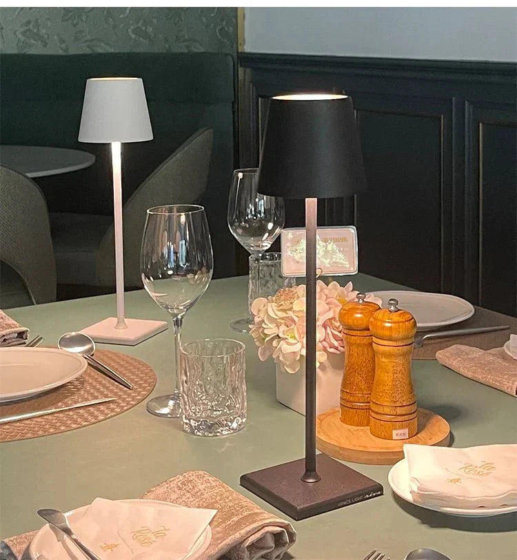 Bezprzewodowa lampa stołowa LED z regulacją jasności