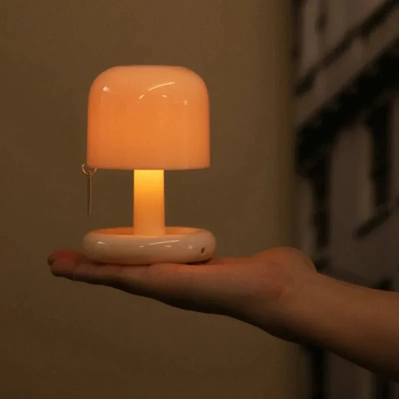 Mini lampka stołowa LED nocna w ciepłym odcieniu