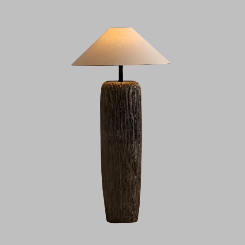 Rustykalna lampa podłogowa z ceramiczną podstawą