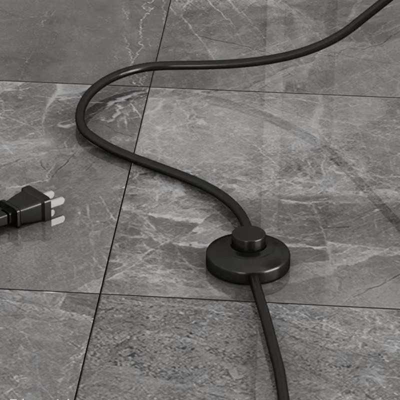 Nowoczesna lampa podłogowa z kulistymi kloszami LED