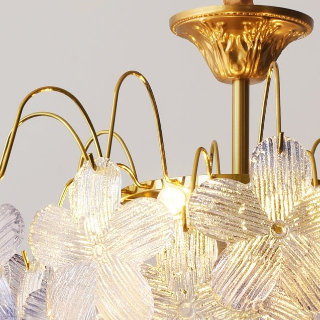 Klasyczny żyrandol sufitowy z kwiatowymi kloszami ze szkła