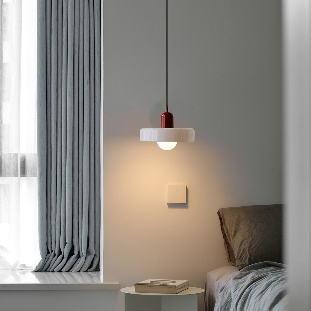 Lampa wisząca szklana w stylu Bauhaus