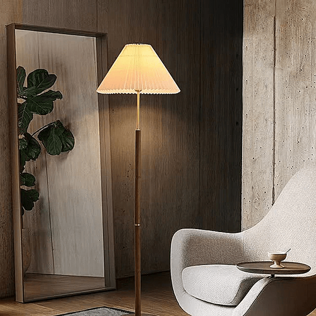 Nowoczesna lampa podłogowa z tkaninowym kloszem
