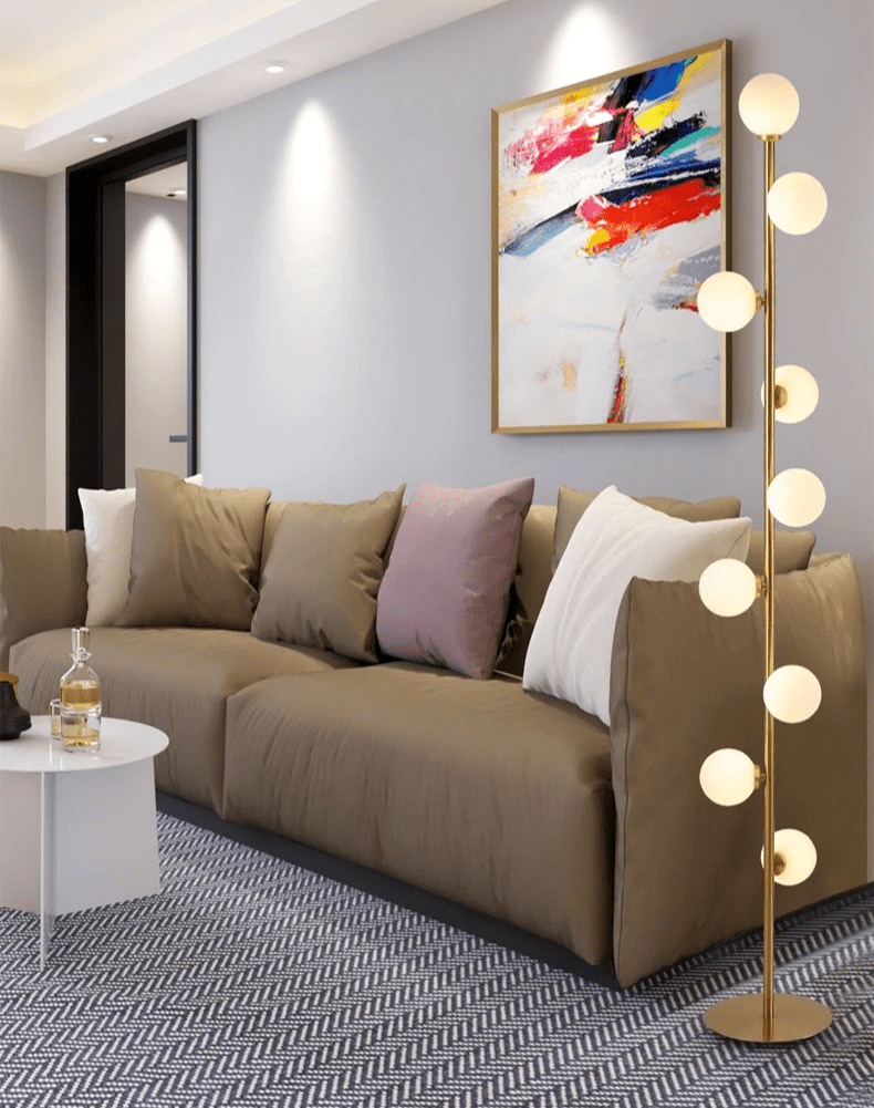 Nordycka lampa podłogowa z kulistymi kloszami