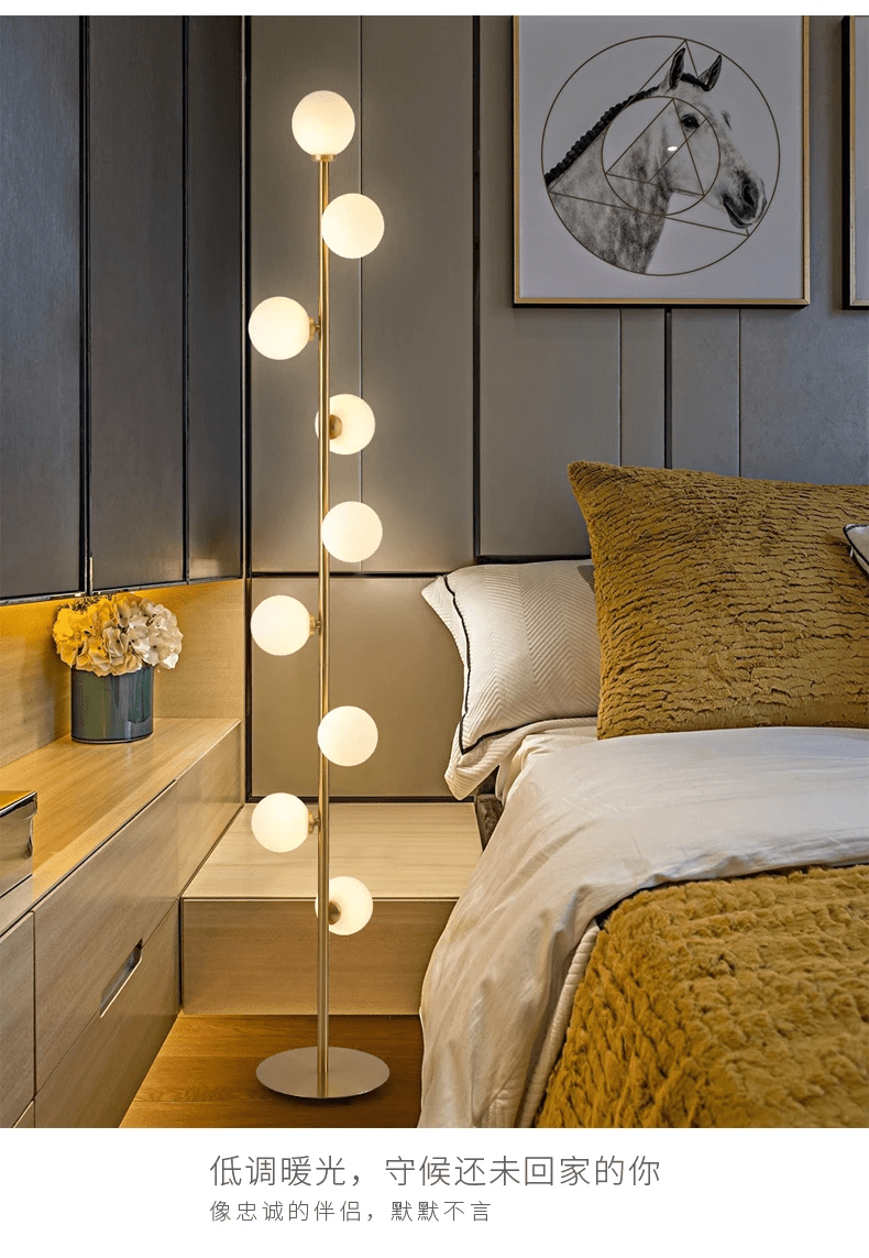 Nordycka lampa podłogowa z kulistymi kloszami