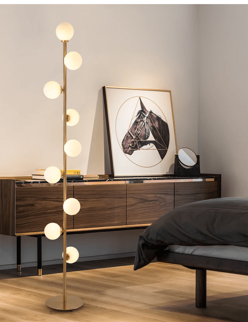 Nordycka lampa podłogowa z kulistymi kloszami