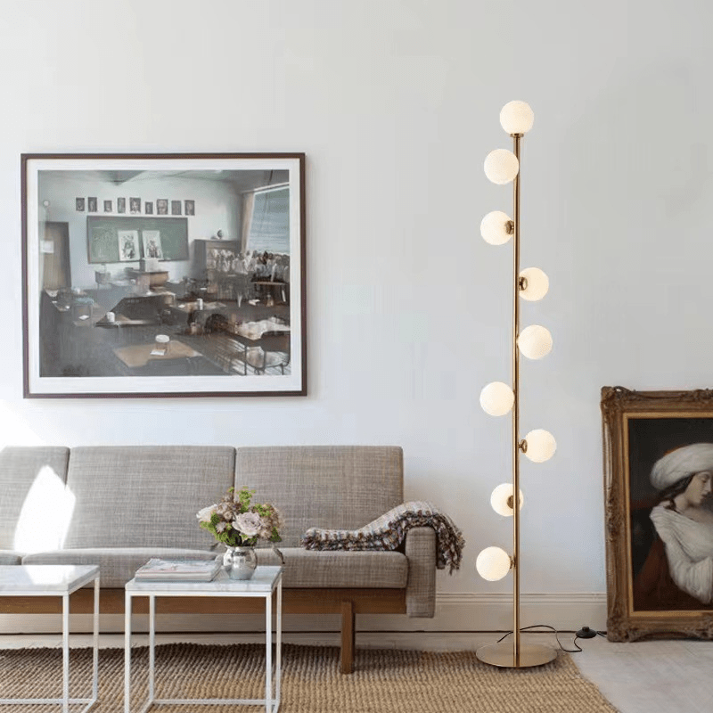 Nordycka lampa podłogowa z kulistymi kloszami