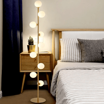 Nordycka lampa podłogowa z kulistymi kloszami