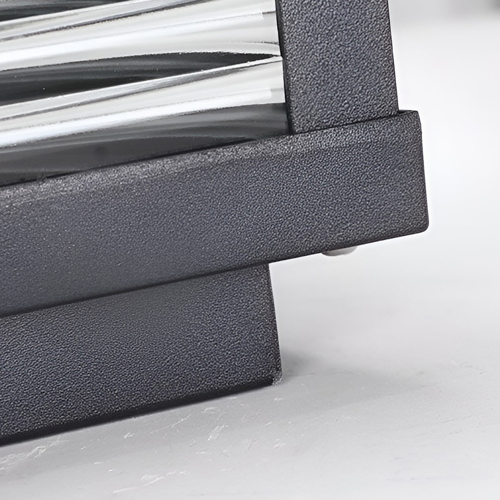 Kwadratowa lampa słupkowa LED z żebrowanym kloszem