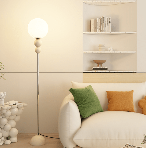 Lampa podłogowa z kulistym kloszem Clavel